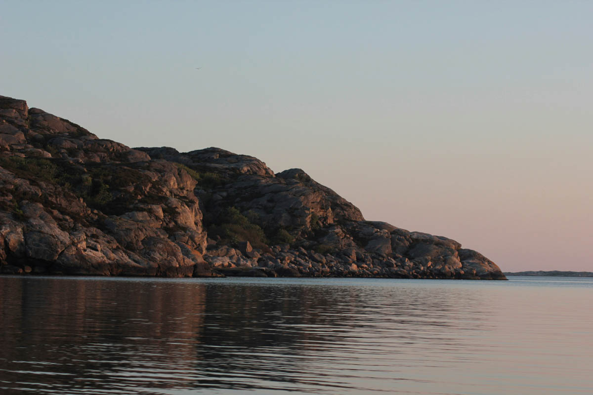 Kustlandskap med klippor och hav